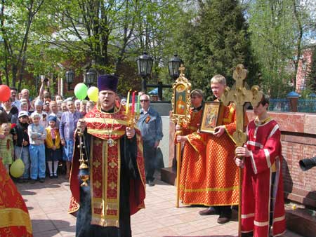 Панихиду возглавил благочинный Клинского округа, священник Евгений Мальков