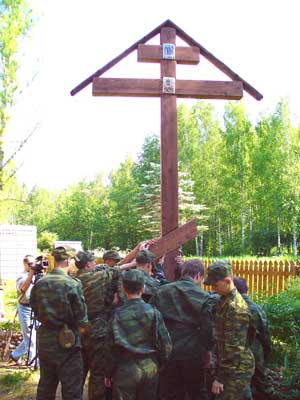 На территории храма св. прпмч. Серафима Клинского г. Клин-9 установлен Поклонный крест