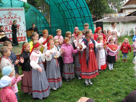 Концерт на народных гуляних в усадьбе Демьяново