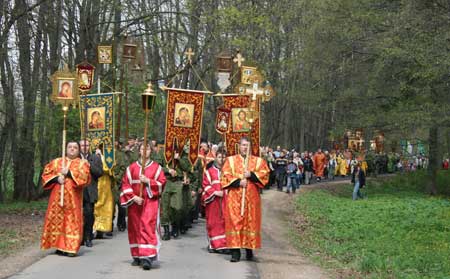 Крестный ход со святынями в Клину