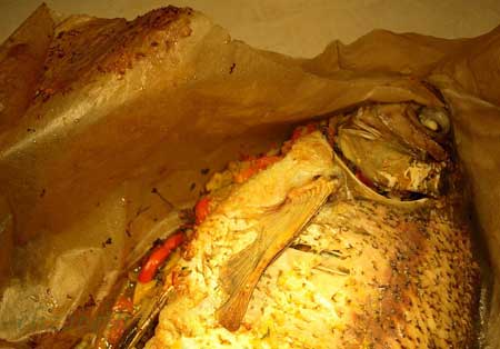 Запеченный лещ с рисом и имбирем