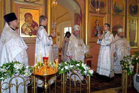 Служба в Вознесенском храме села Тархово Клинского благочиния