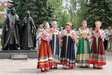 Открытие в Клину памятника благоверным князьям Петру и Февронии