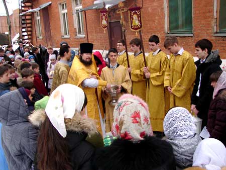 Крестный ход в клинской гимназии София