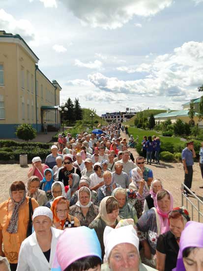 В очереди к святыне