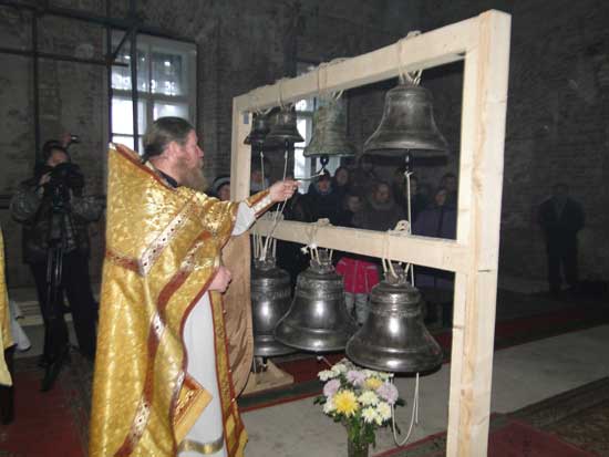 Клин. Освящение колоколов Троицкого храма в Новощапове