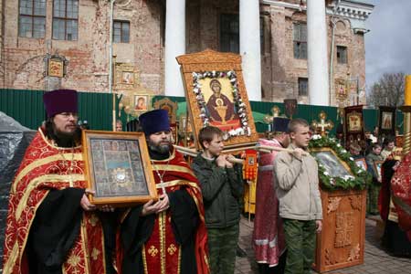 Пасхальный крестный ход в Клину